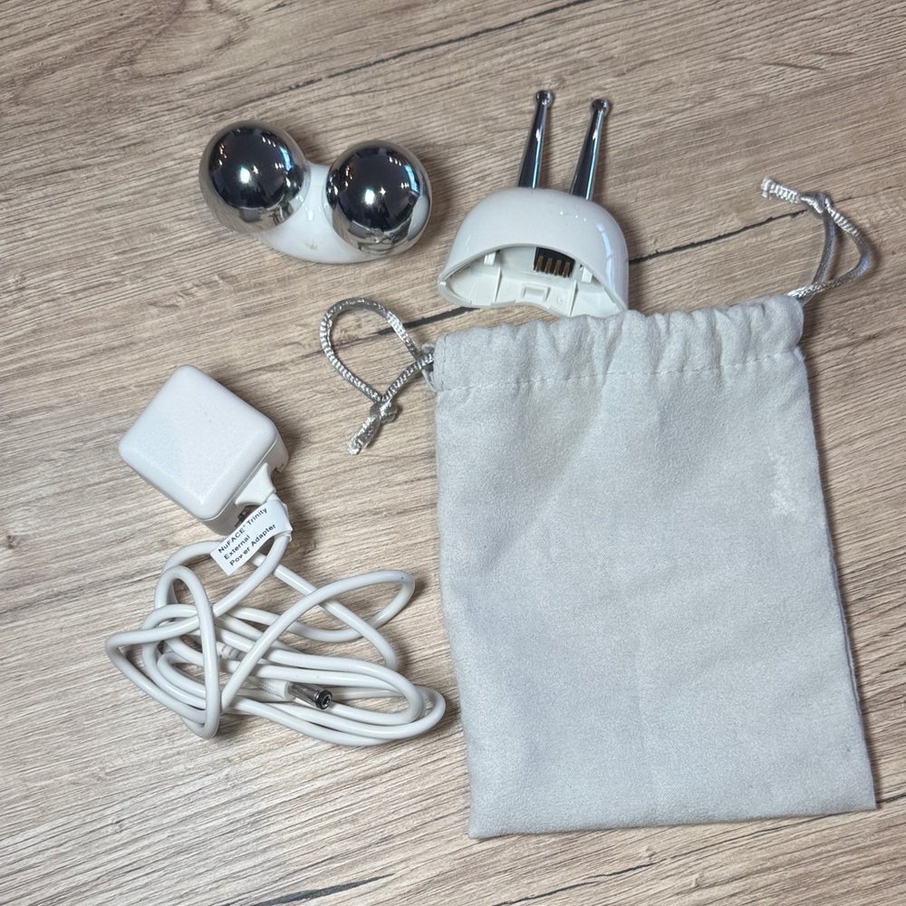 NuFace Eye & Facial Toning Attachments with bag and adapter plug for device